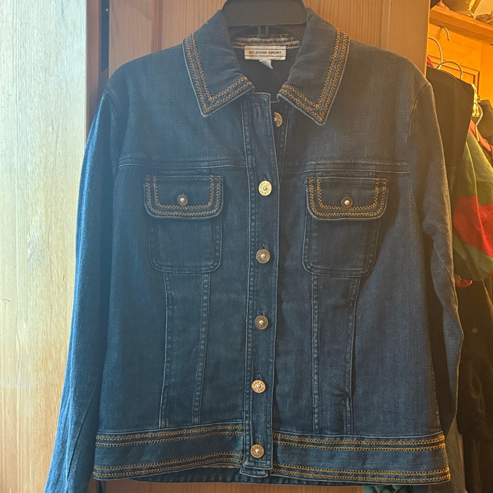 St.John Sport Dark Blue Denim top /Jacket very fitted size 6 P